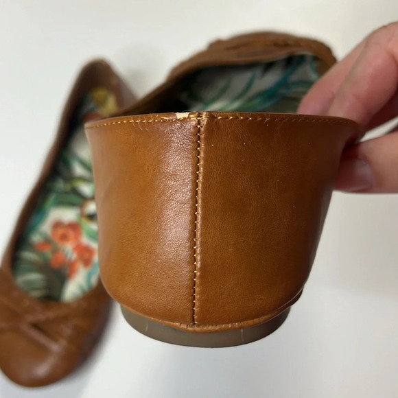 Imperfect Rocket Dog flats size 7.5 neutral flats criss cross front braided - Picture 9 of 13